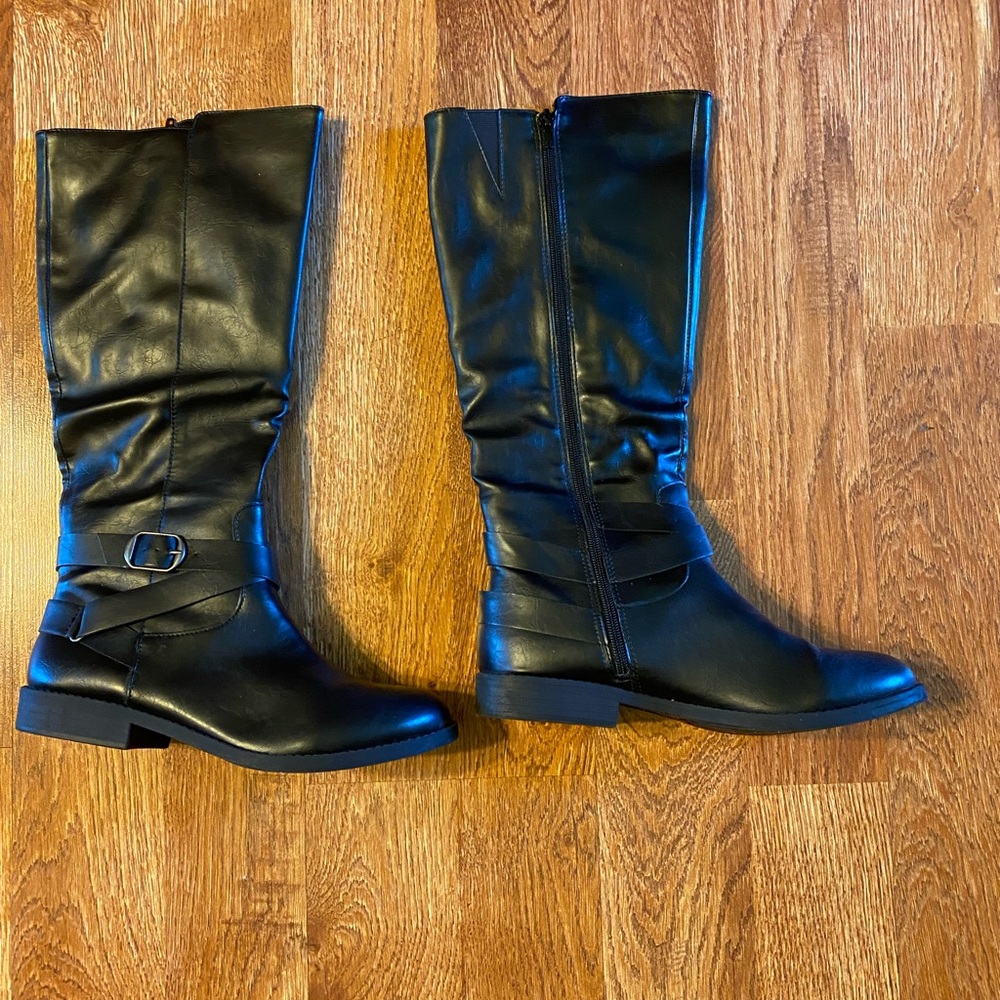 Black low heel boots by Style & Co. Size 8.5